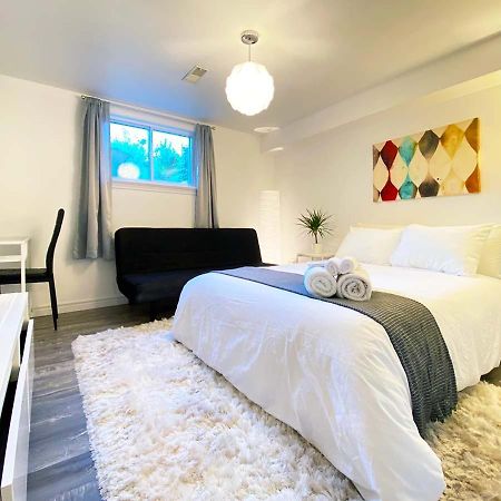 Toronto Bed & Breakfast - Free Parking Exterior photo