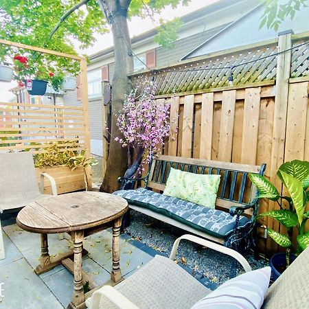 Toronto Bed & Breakfast - Free Parking Exterior photo