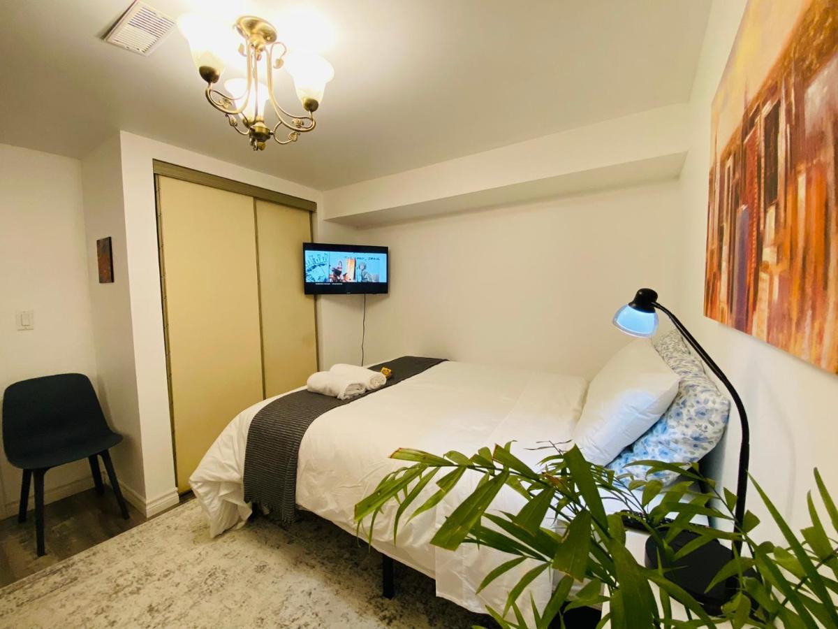 Toronto Bed & Breakfast - Free Parking Exterior photo