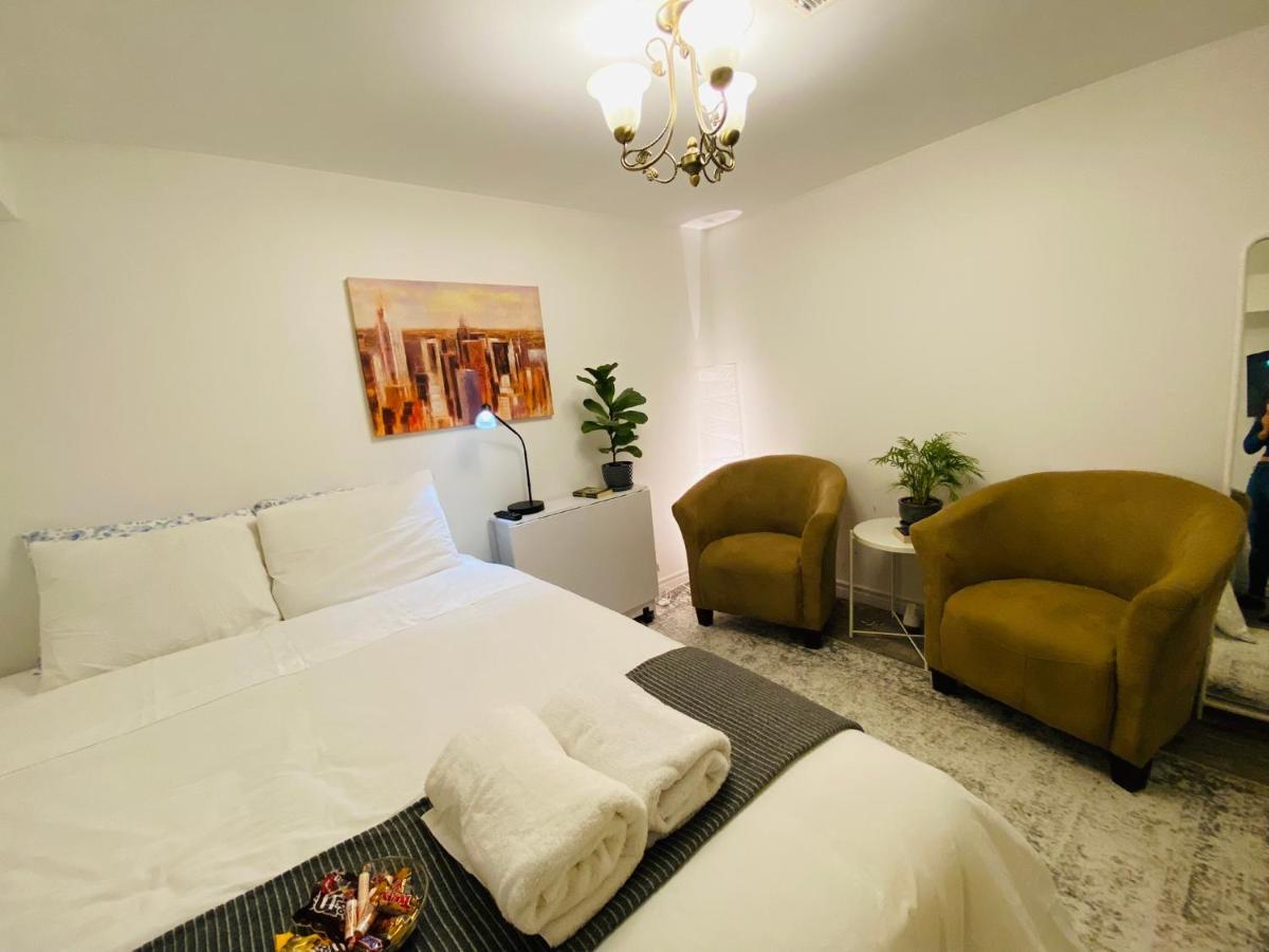 Toronto Bed & Breakfast - Free Parking Exterior photo