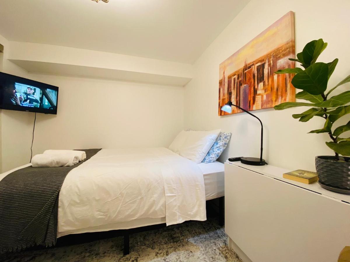 Toronto Bed & Breakfast - Free Parking Exterior photo