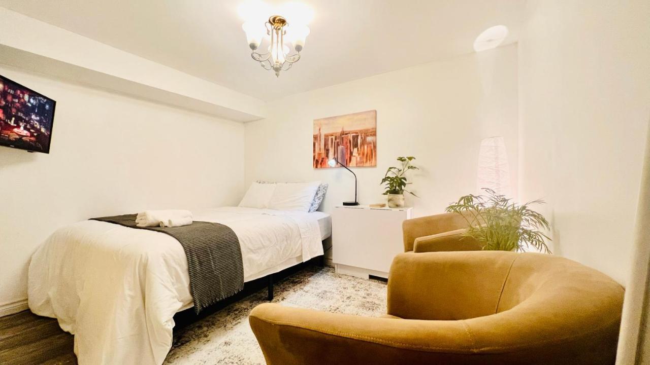 Toronto Bed & Breakfast - Free Parking Exterior photo