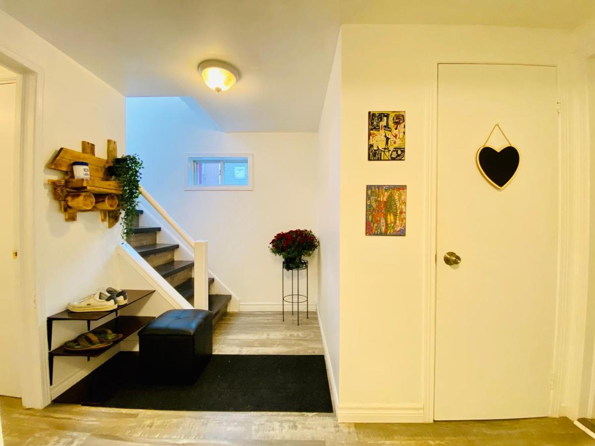 Toronto Bed & Breakfast - Free Parking Exterior photo