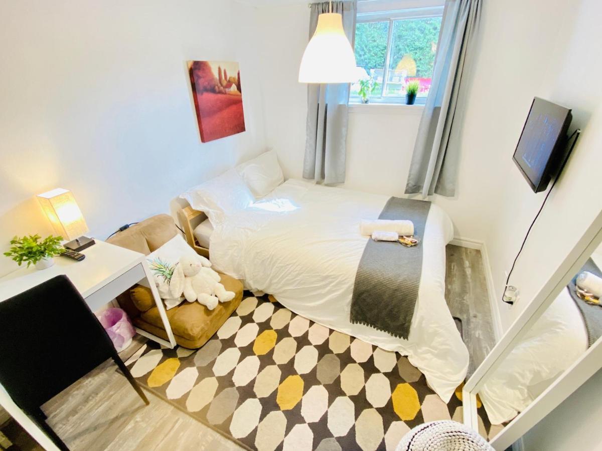 Toronto Bed & Breakfast - Free Parking Exterior photo