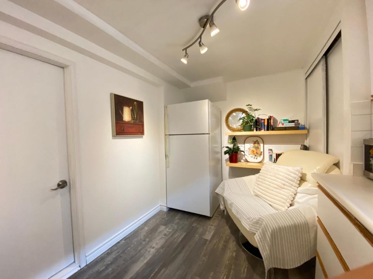 Toronto Bed & Breakfast - Free Parking Exterior photo