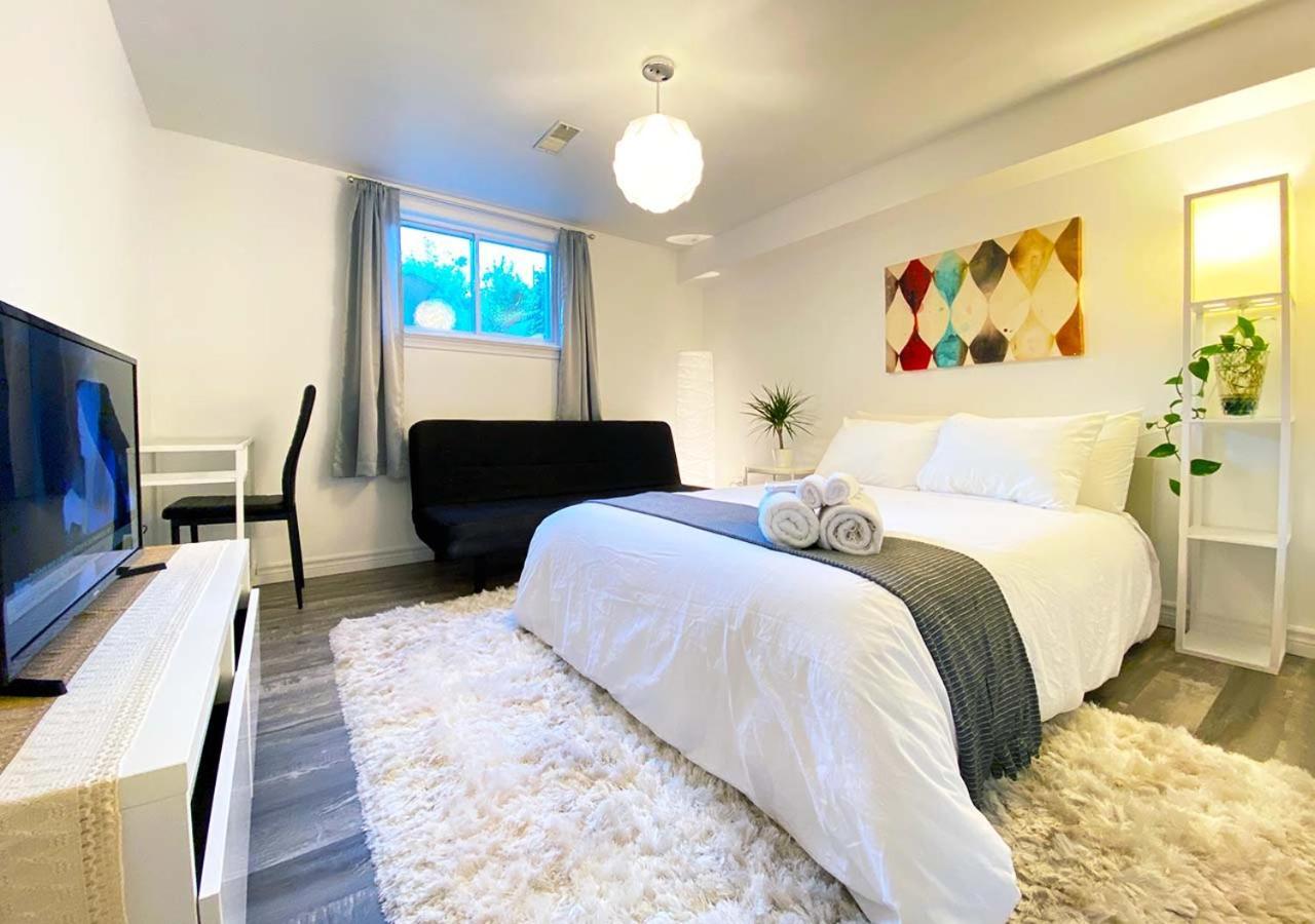 Toronto Bed & Breakfast - Free Parking Exterior photo
