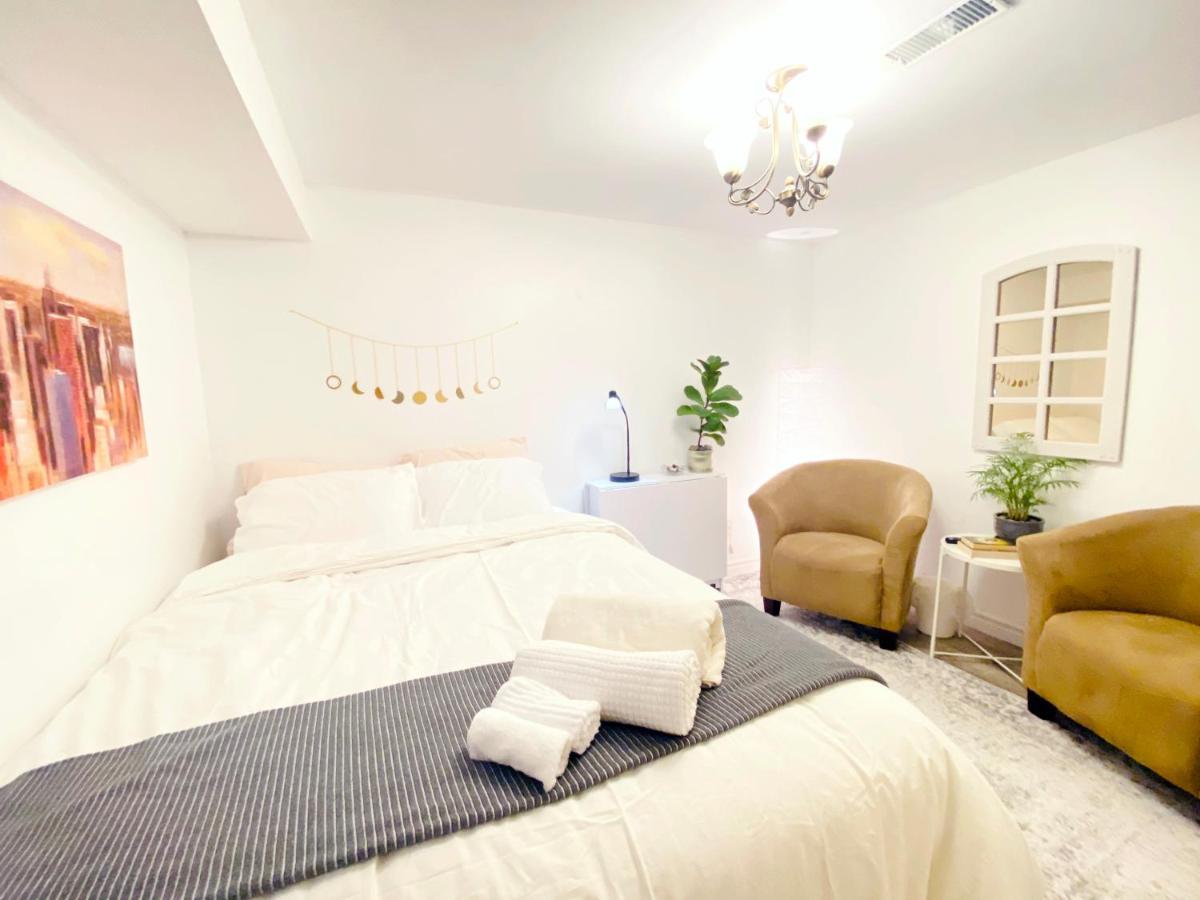 Toronto Bed & Breakfast - Free Parking Exterior photo