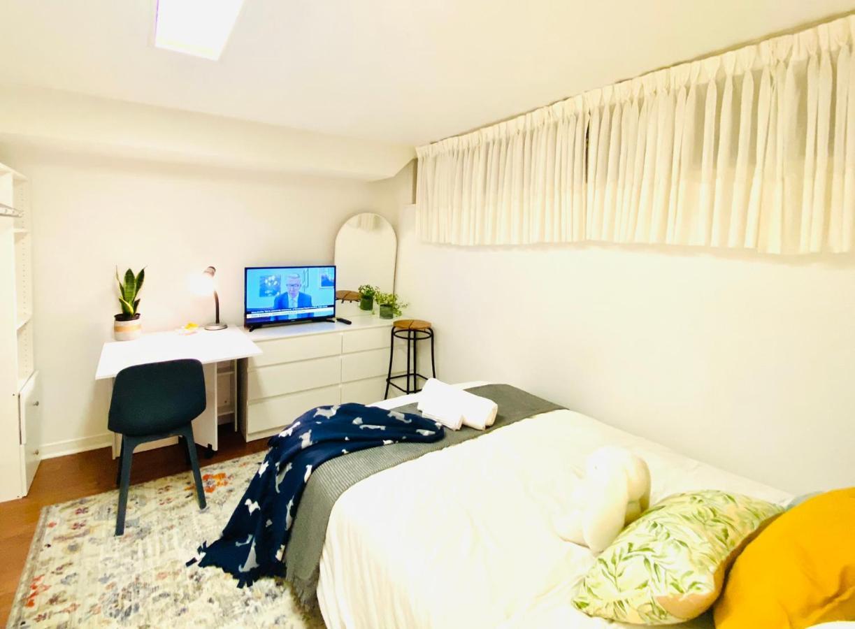 Toronto Bed & Breakfast - Free Parking Exterior photo