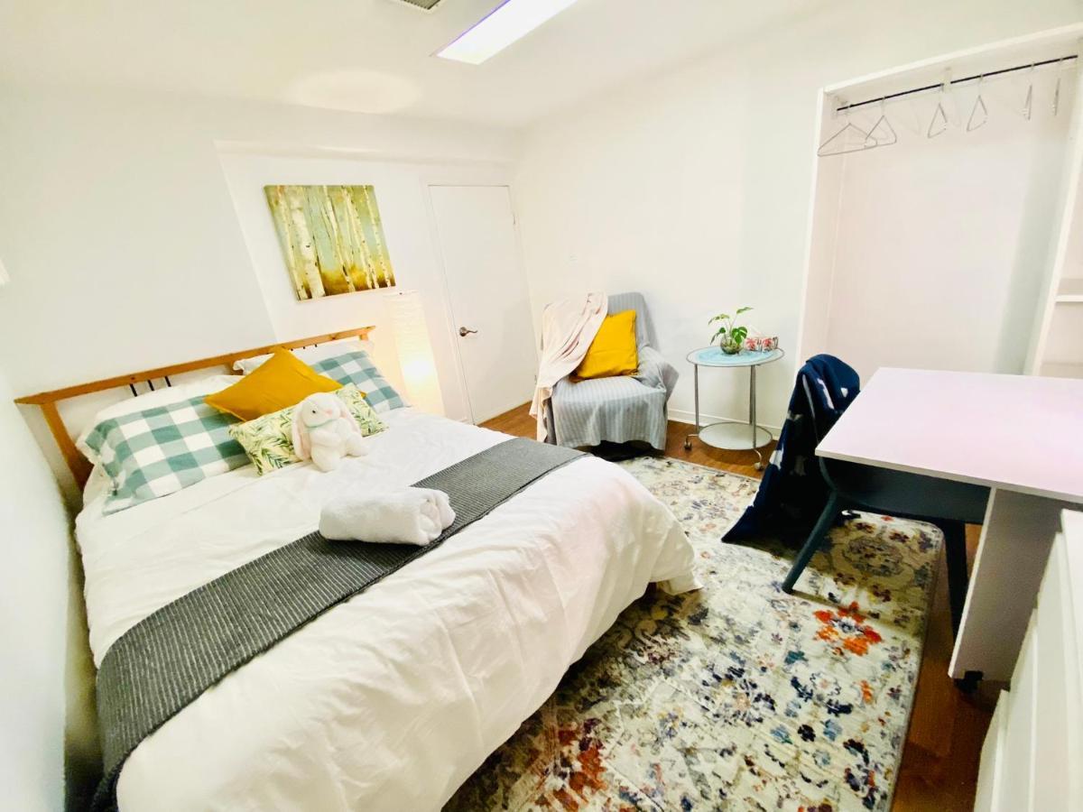 Toronto Bed & Breakfast - Free Parking Exterior photo
