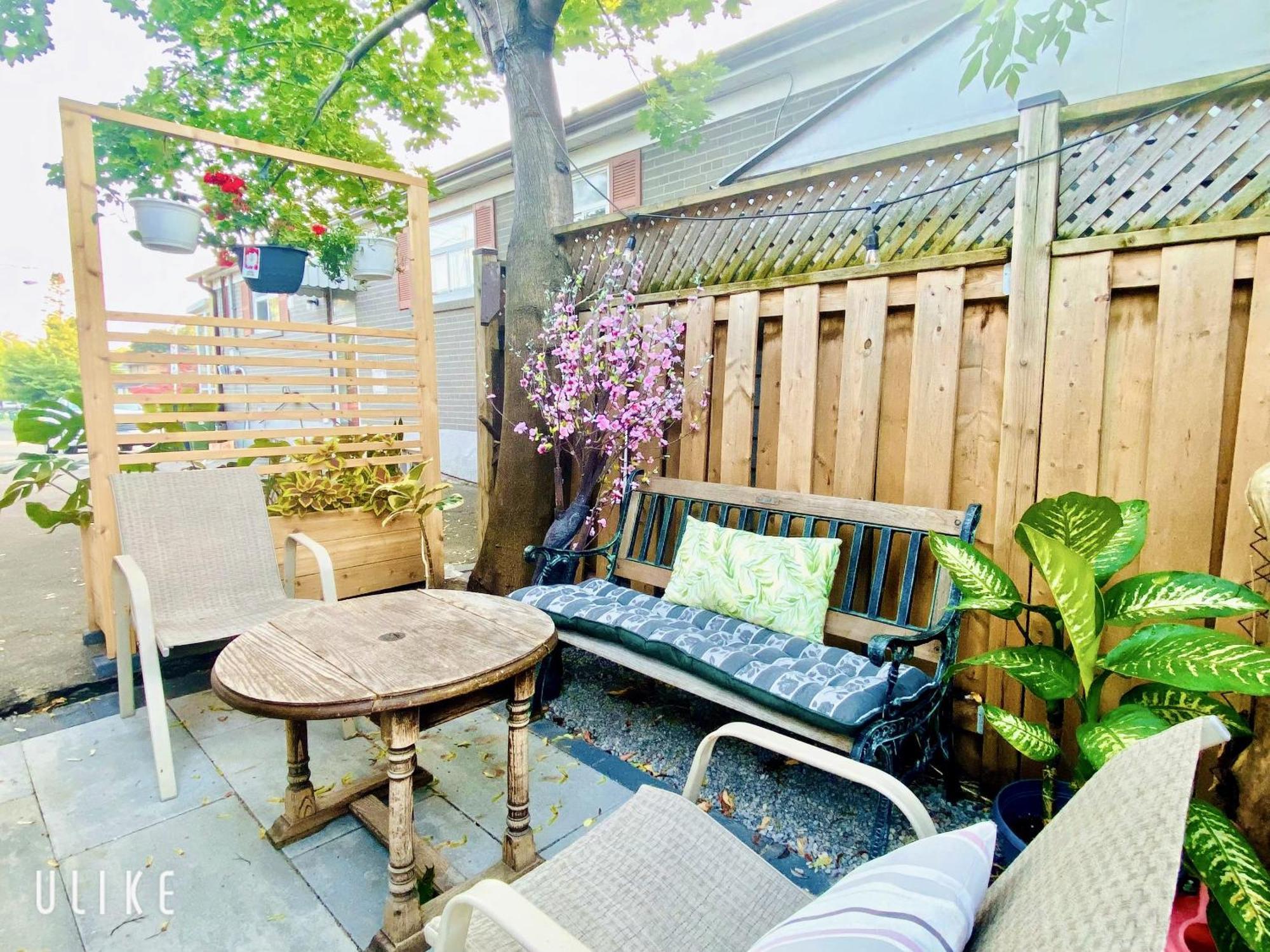 Toronto Bed & Breakfast - Free Parking Exterior photo