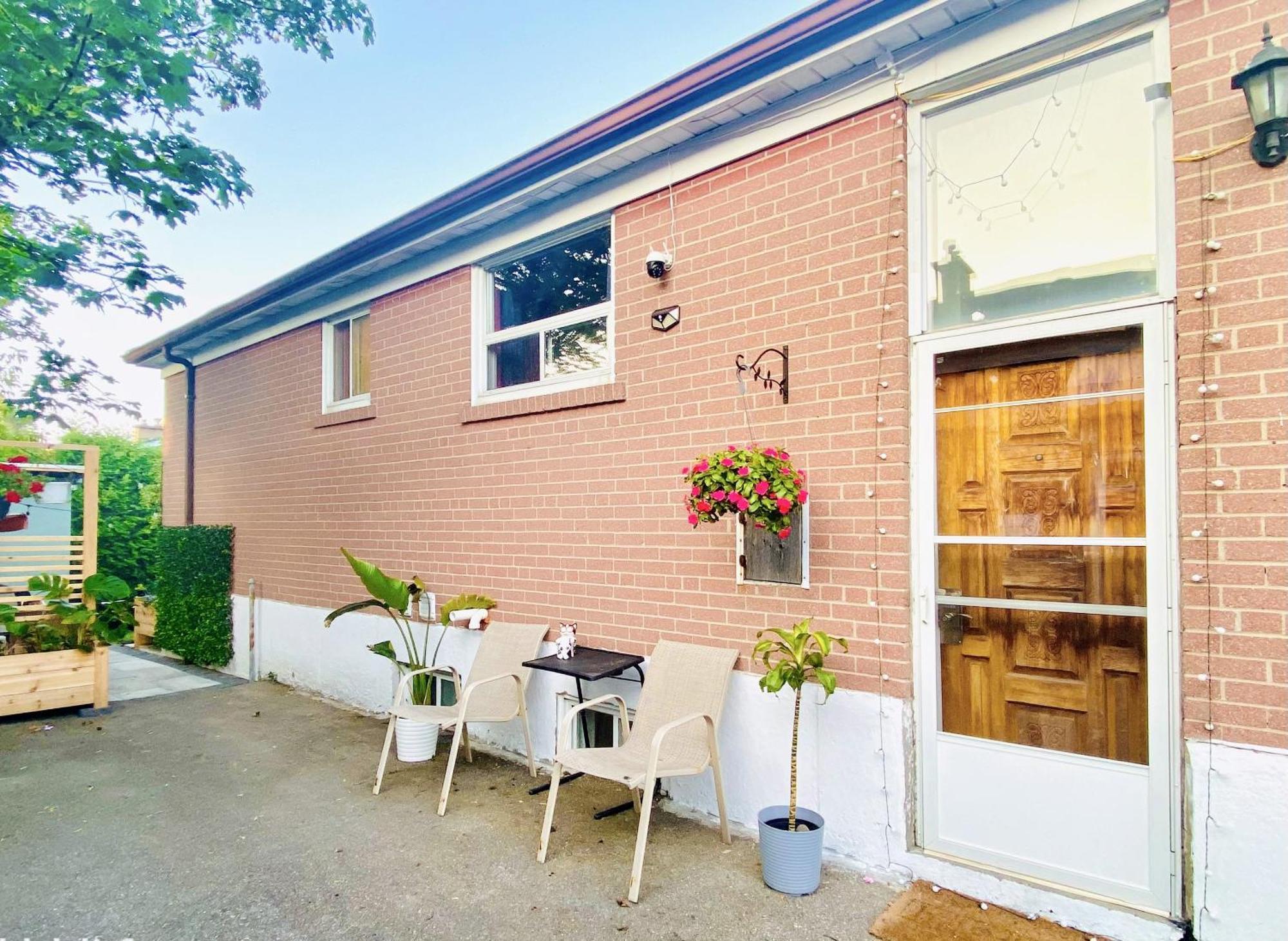 Toronto Bed & Breakfast - Free Parking Exterior photo